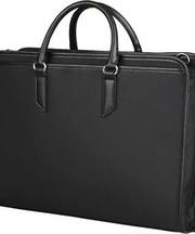 英会話の教材が入った黒いカバンの画像