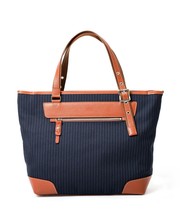 紺色の肩掛け鞄の画像