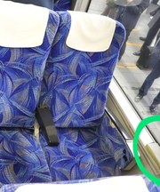 灰色と黄色の長財布の画像