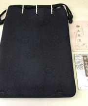 合切袋 【 印傳屋 】黒菊 　運転免許証　監理技術者証　保険証の画像