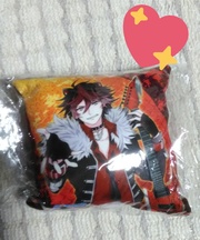 SHOWBYROCK！！の赤っぽいミニクッションの画像