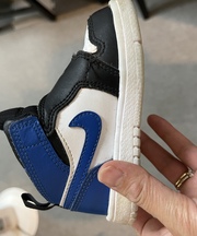 ナイキ　ベビー靴　エアジョーダンの画像