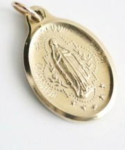 ゴールドのマリア様のネックレスの画像