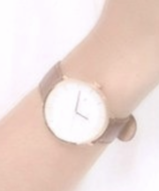 茶色い帯の時計 nordgreenの画像