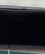 黒い革製の長財布の画像