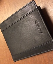 黒い財布の画像