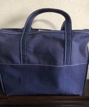 【至急】紺色のトートバッグ【作業着が入っています】の画像