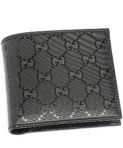 黒いグッチの2つ折り財布の画像