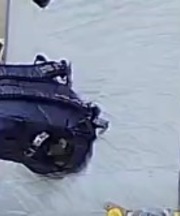 青いバックパックの画像