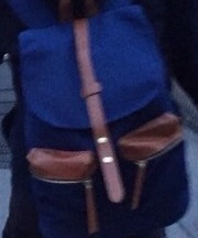 青と紺色のバックの画像