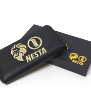 ネスタの黒とゴールドの長財布の画像