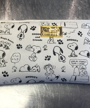 白いスヌーピー柄の長財布の画像