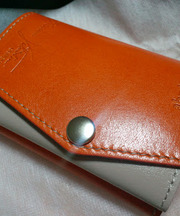 オレンジ色のabrasusの財布を落としましたの画像