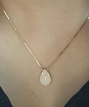 しずく型のネックレスの画像