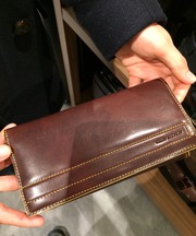 茶色の長財布の画像