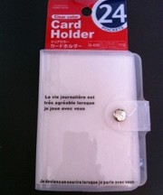 水色で透明のカード入れの画像