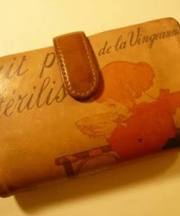 二つ折り財布の画像