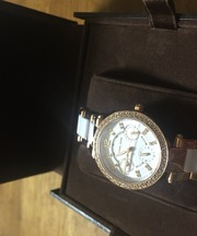 MICHEAL KORSの腕時計の画像