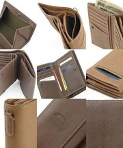 茶色の革製財布の画像