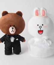 ぬいぐるみ(Lineブラウン) 黒タキシード着用の画像