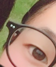 黒縁の丸メガネの画像