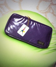 紫色の長財布の画像