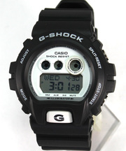 黒いG-shockの時計の画像