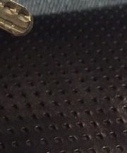 黒い長財布 チャックタイプの画像