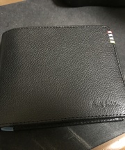 黒の折りたたみ財布ポールスミスの画像