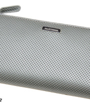 ガンメタ色の長財布の画像